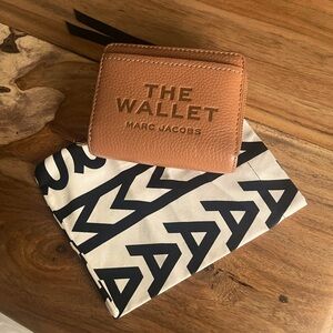 Marc Jacobs - The Leather Mini Compact Wallet - Argan Oil